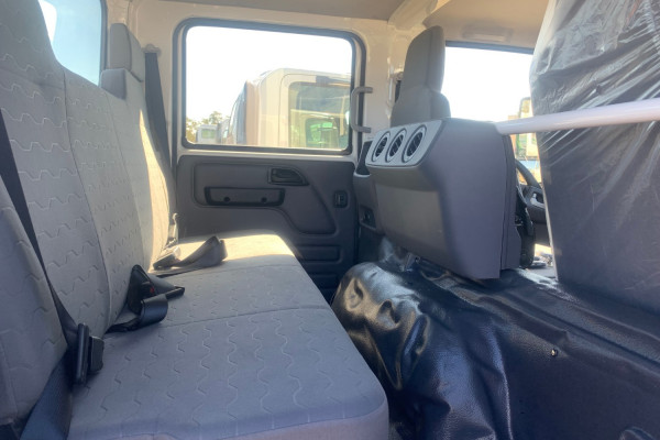 2026 Isuzu NPR Cab Chassis Image 15