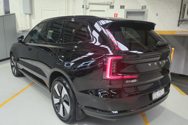 2025 Volvo EX90  Plus Twin Motor SUV Image 6