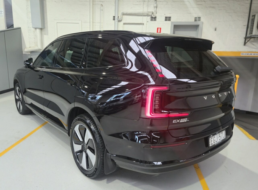 2025 Volvo EX90  Plus Twin Motor SUV Image 6