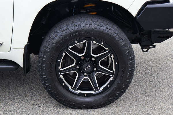 2016 Toyota LandCruiser VDJ200R Sahara SUV Image 10