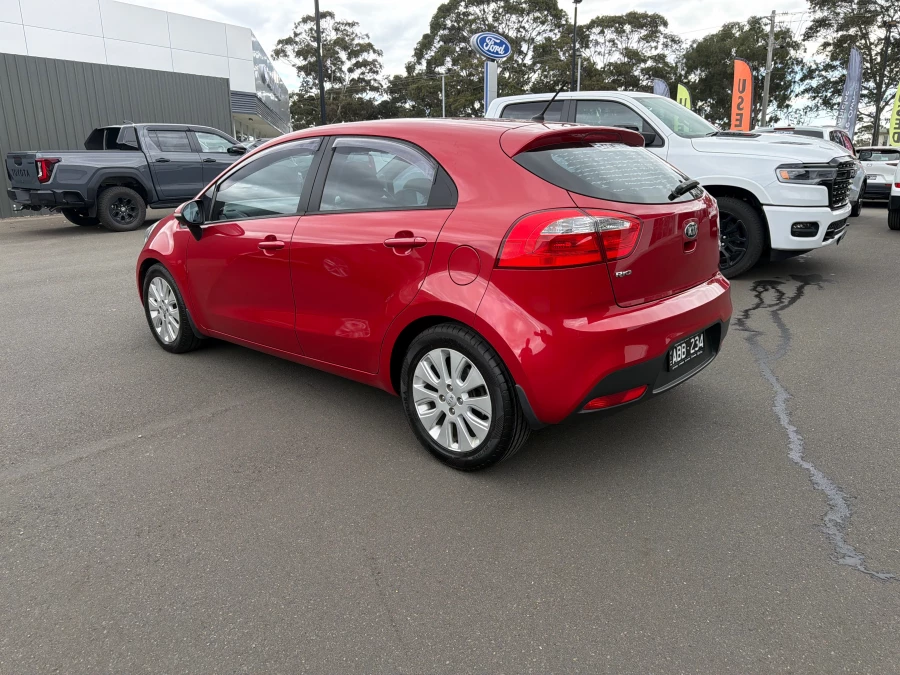 2014 Kia Rio IHS6D2A1FGG829 Si Hatch Image 3