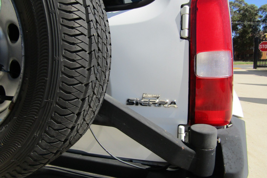 2011 Suzuki Jimny Suv Image 6