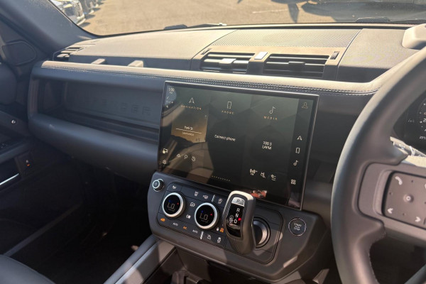 2026 Land Rover Defender L663 110 P425 X-Dynamic SE SUV Image 17