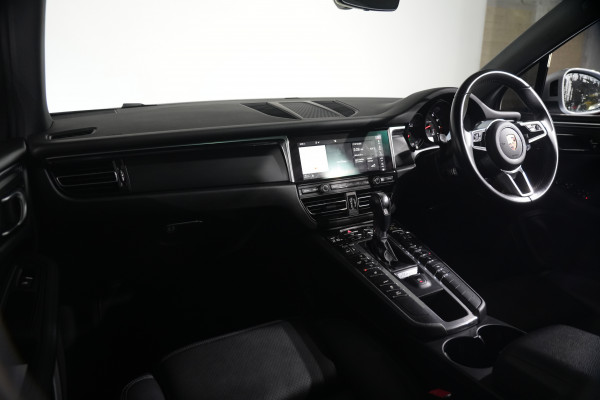 2019 Porsche Macan SUV Image 12