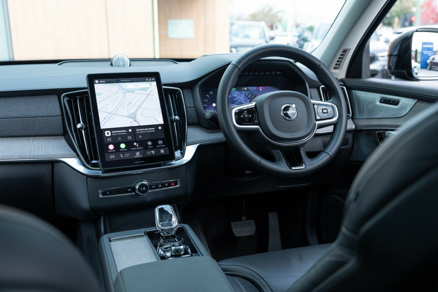 2025 MY26 Volvo XC90 L Series Ultra B5 Dark SUV Image 11