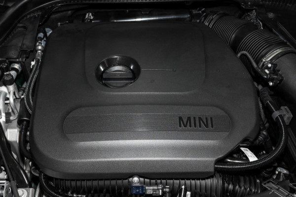2025 MINI Cooper F65 S Favoured Hatch image 19