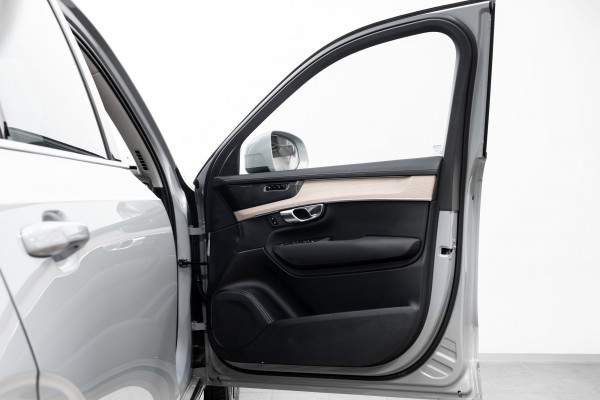 2025 Volvo XC90 L Series Ultra B5 Bright SUV Image 9