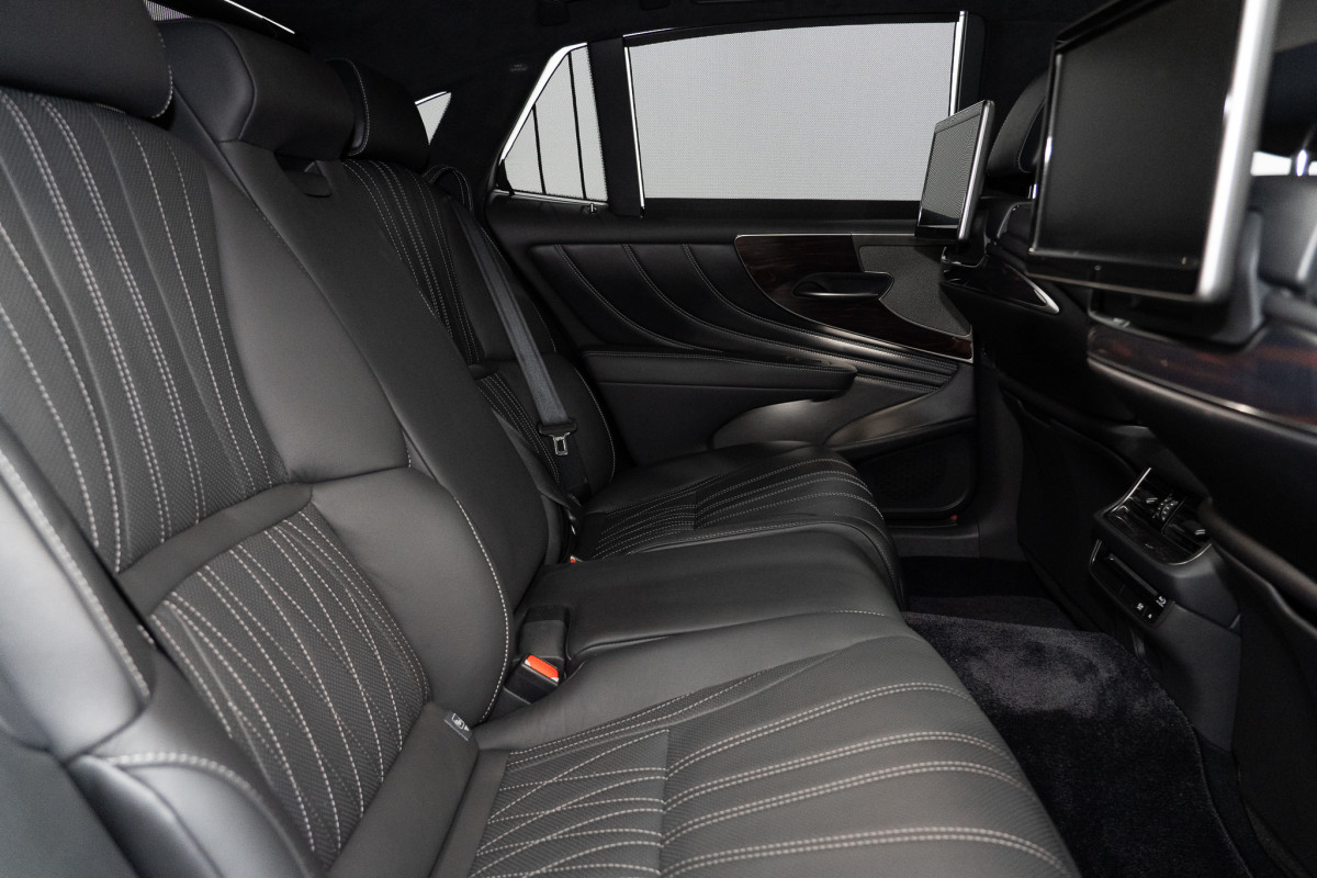 2020 Lexus Ls500 Sports Lux Black Trim+nishijin Sedan Image 3