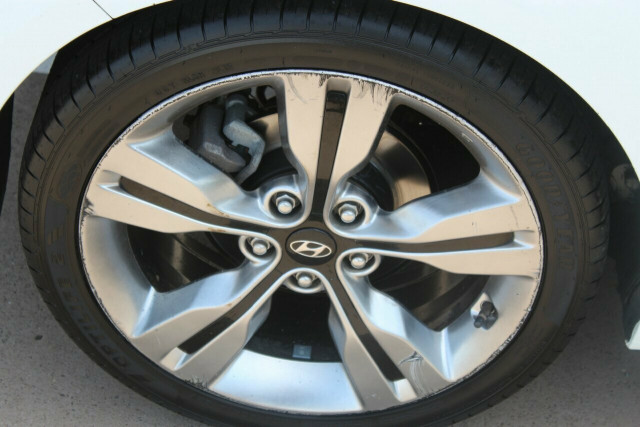 2012 Hyundai Veloster FS + Coupe Hatchback Mobile Image 12