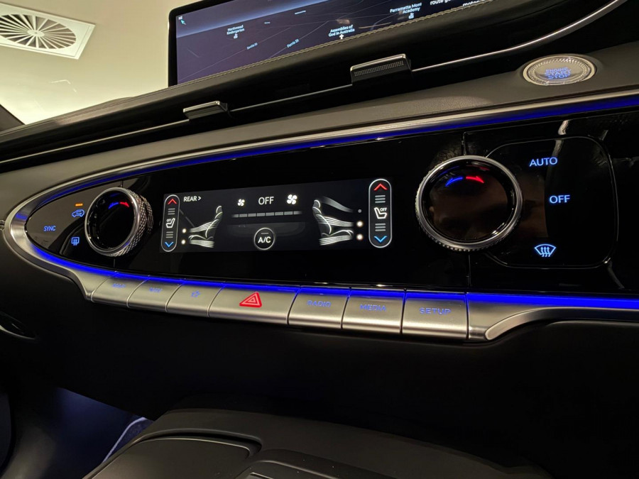 2024 Genesis GV70 JK.V2 3.5T AWD Sport SUV Image 15