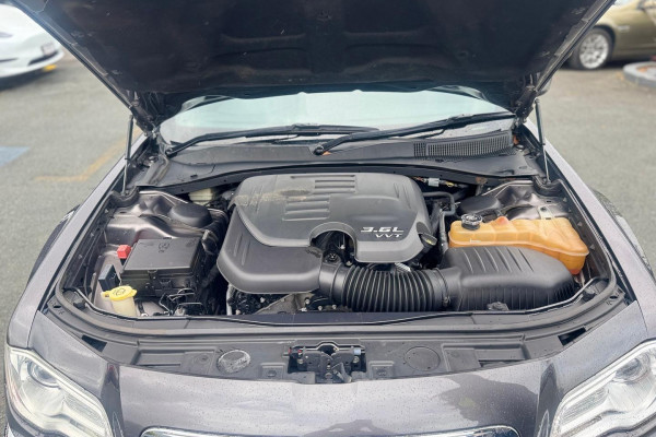 2015 MY14 Chrysler 300 LX C Sedan Image 26