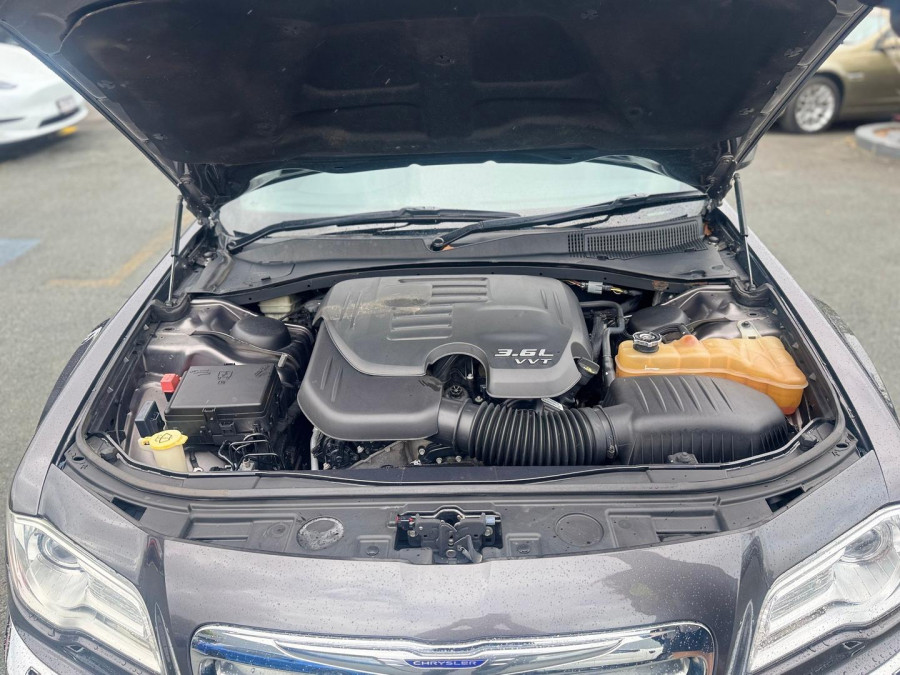 2015 MY14 Chrysler 300 LX C Sedan Image 26