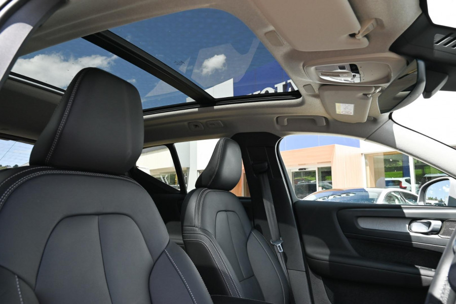 2025 MY26 Volvo XC40 XZ Ultra B4 Bright SUV Image 11