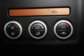 2013 Nissan Navara D40 S6 Turbo ST Utility crew cab