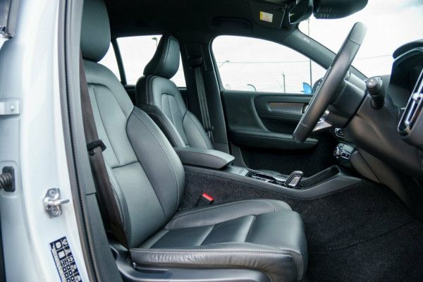 2021 Volvo XC40 XZ T5 R-Design SUV Image 19