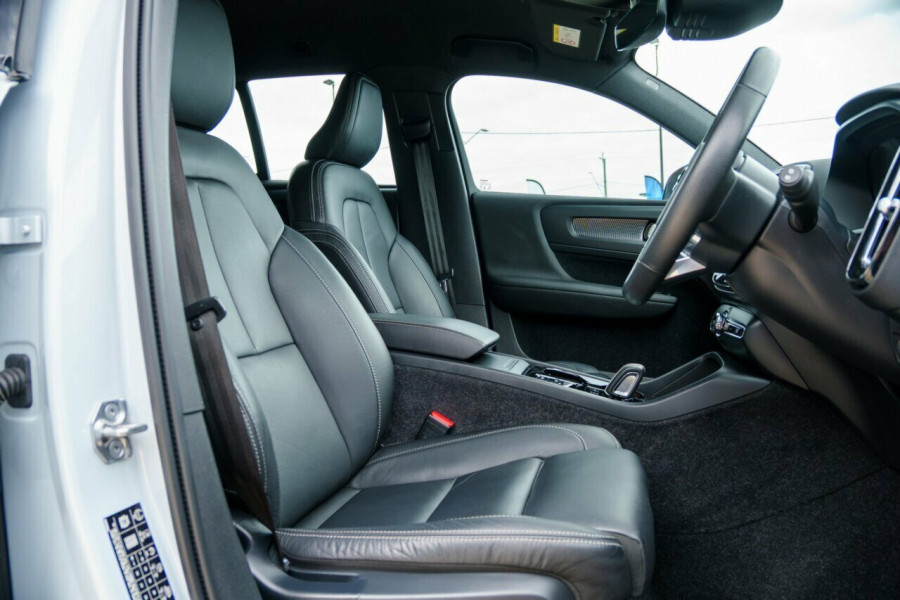 2021 Volvo XC40 XZ T5 R-Design SUV Image 19