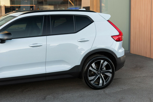 2025 MY26 Volvo XC40 XZ Ultra B4 Dark SUV Image 18