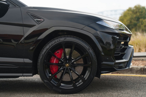 2022 Lamborghini Urus SUV Image 8