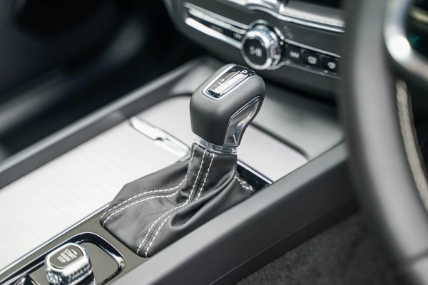 2020 MY21 Volvo XC60 UZ T6 R-Design Suv