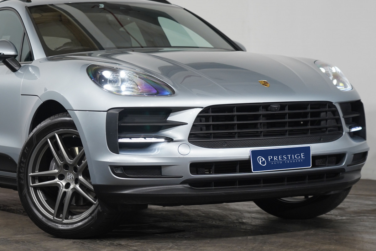 2019 Porsche Macan SUV Image 2