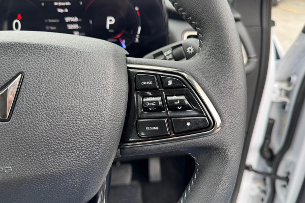 2025 Mahindra XUV700  AX7L SUV Image 23