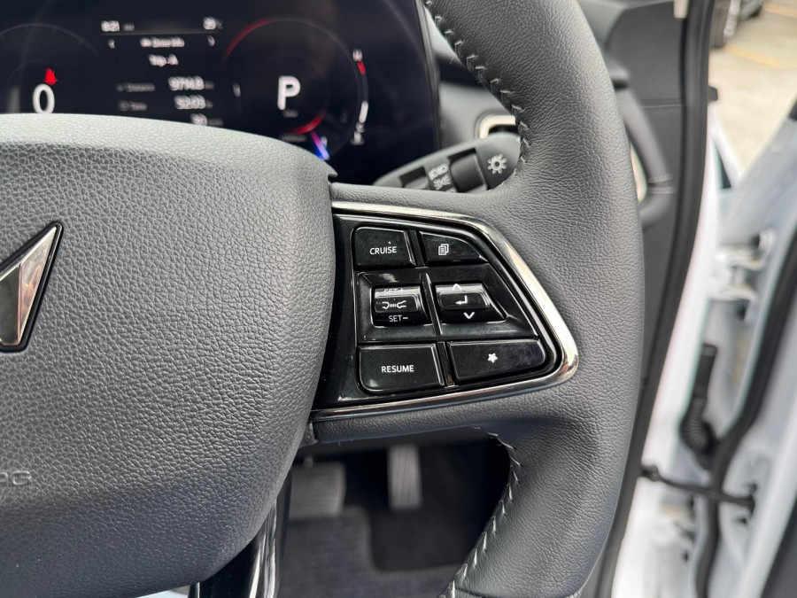 2025 Mahindra XUV700  AX7L SUV Image 23
