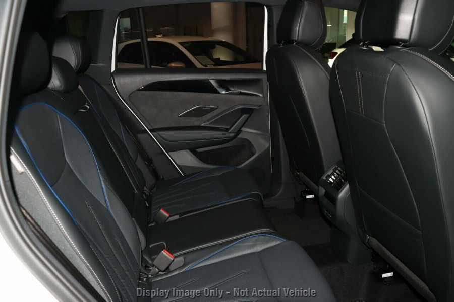 2026 Volkswagen Tiguan CT 200TSI eHybrid R-Line SUV Image 4