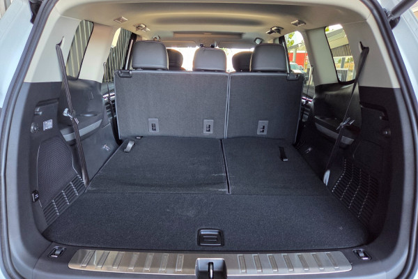 2026 MY25 LDV D90 Executive Wagon Image 12