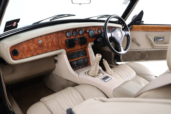 1996 MG RV8 Rover Coupe Image 15