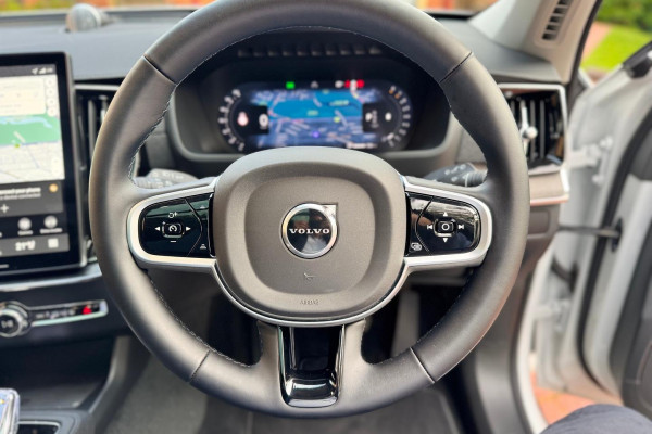 2026 Volvo XC90 L Series Ultra B5 Dark SUV Image 16
