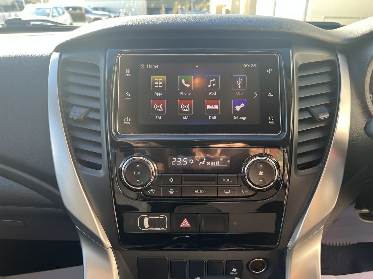 2016 Mitsubishi Pajero Sport QE GLX SUV Image 19