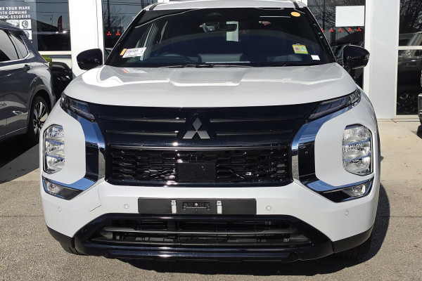 2026 Mitsubishi Outlander ZM Black Edition SUV Image 3