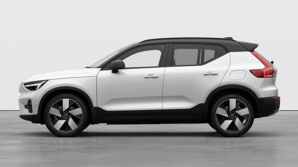 2026 Volvo EX40  Ultra Single Motor Extended Range SUV image 2