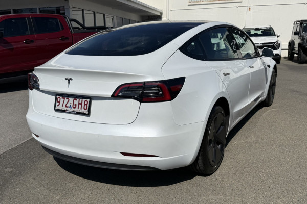 2022 Tesla Model 3  Rear-Wheel Drive Sedan Image 10