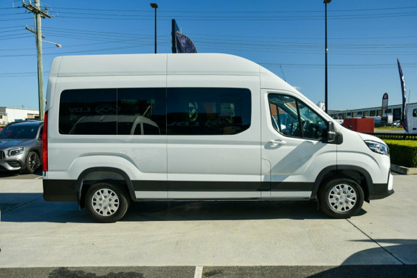 2023 LDV Deliver 9 12-Seat Bus Image 5