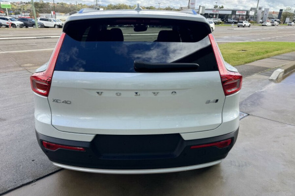2025 MY26 Volvo XC40 XZ Ultra B4 Bright SUV Image 6
