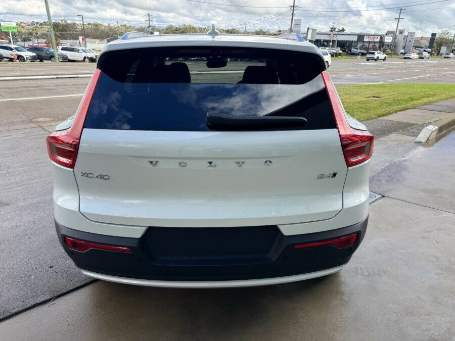 2025 MY26 Volvo XC40 XZ Ultra B4 Bright SUV Image 6