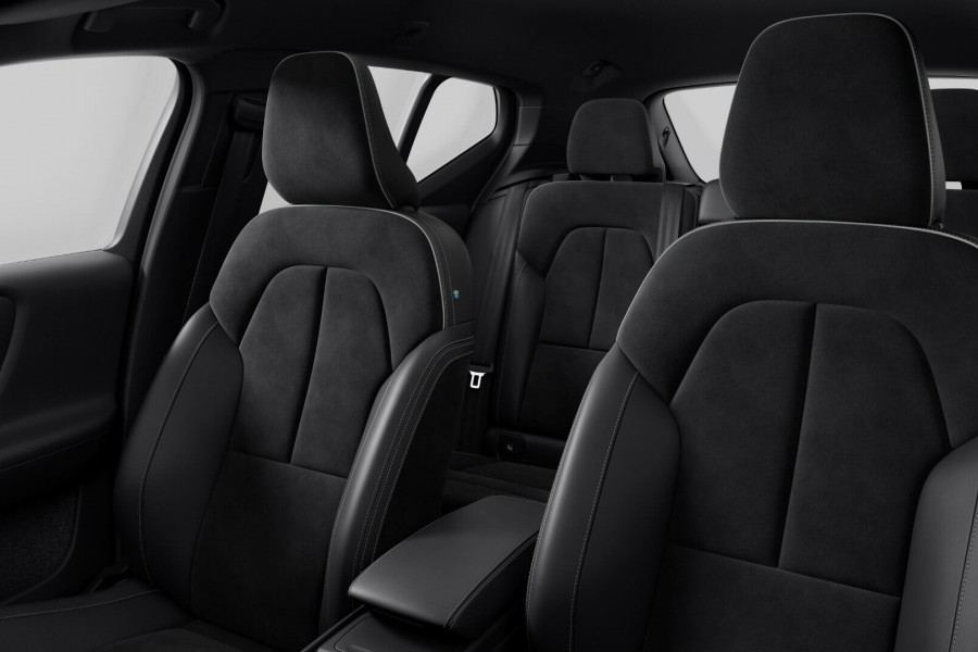 2024 Volvo XC40 XZ Ultimate B4 Dark SUV Image 9