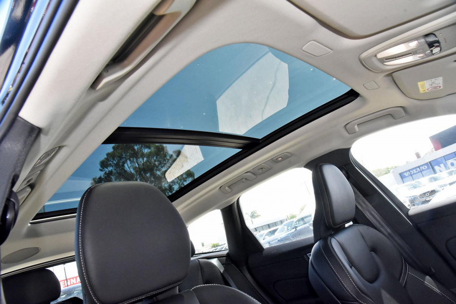 2023 Volvo XC60  Ultimate B6 Dark SUV Image 16