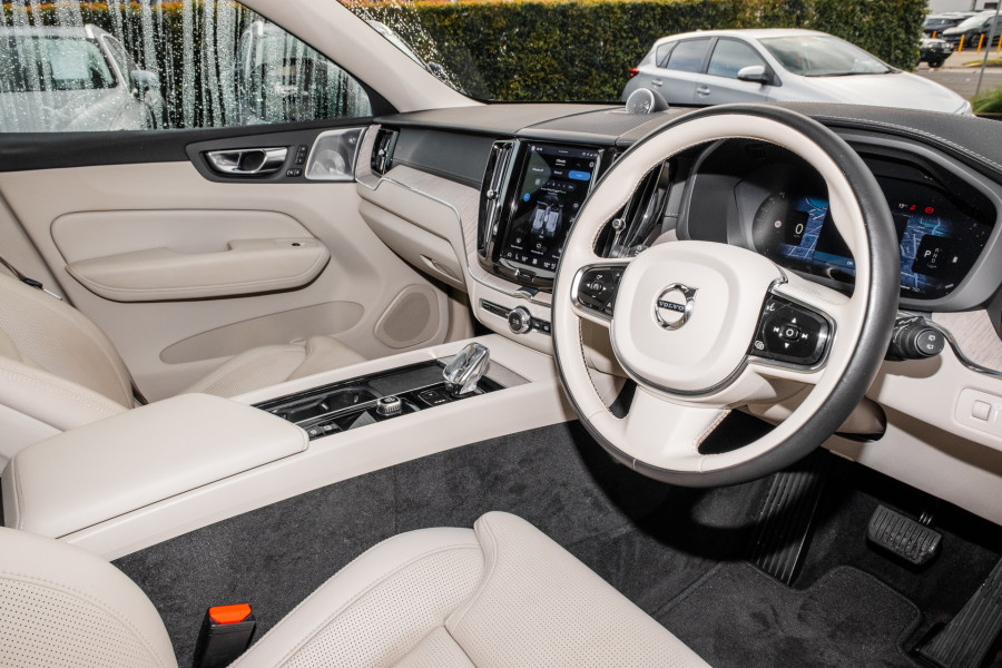 2022 Volvo XC60 UZ B5 Inscription SUV Image 7