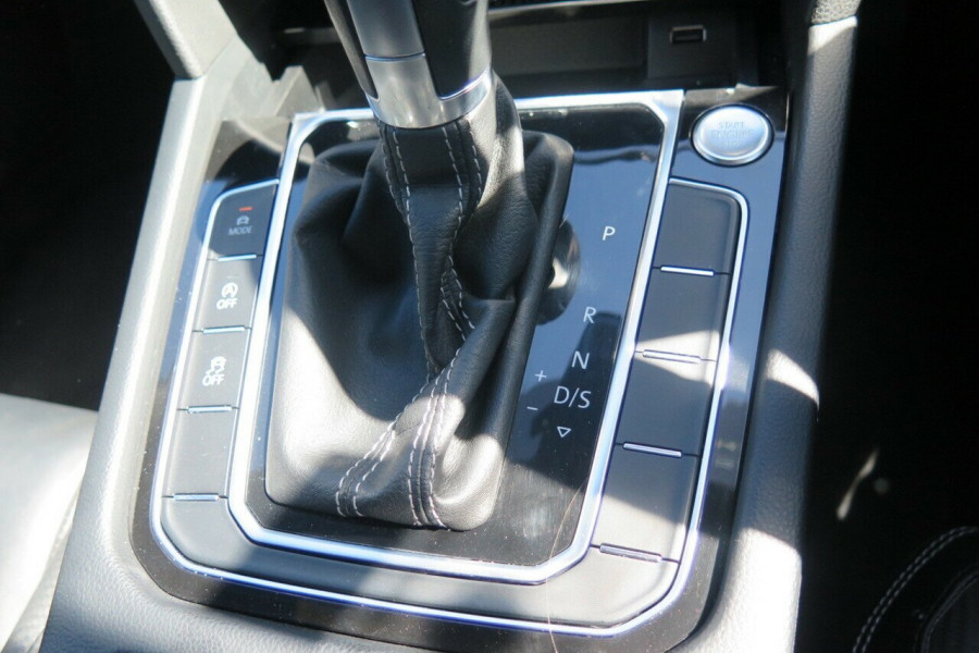 2017 Volkswagen Passat B8 206TSI R-Line Wagon Image 16