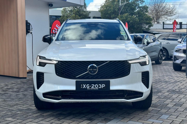 2026 Volvo XC90 L Series Ultra B5 Dark SUV Image 2