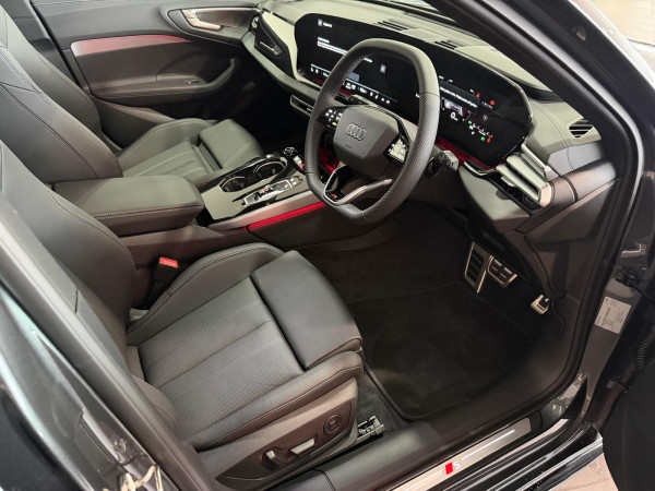 2025 Audi A5 B10  TFSI 200kW S line Wagon image 2