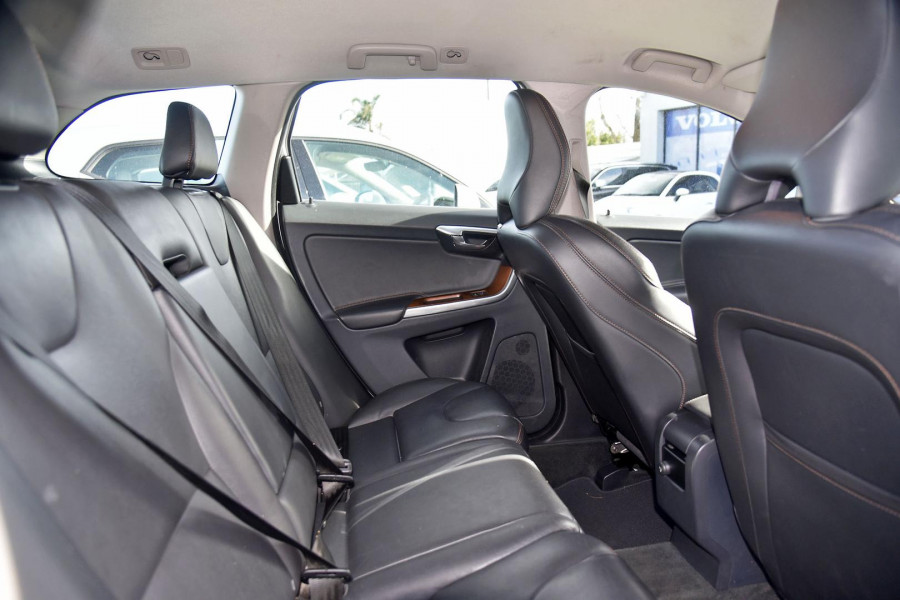 2015 MY16 Volvo XC60 UZ D4 Luxury SUV Image 6