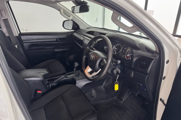 2021 Toyota HiLux GUN126R SR5 Double Cab Chassis Image 5