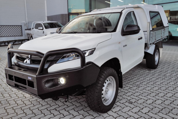 2022 MY22.5 Mitsubishi Triton MR GLX Cab Chassis Image 3