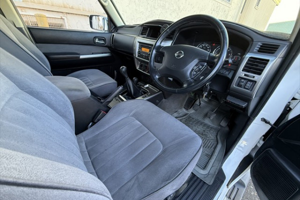 2012 Nissan Patrol Y61 ST SUV Image 9