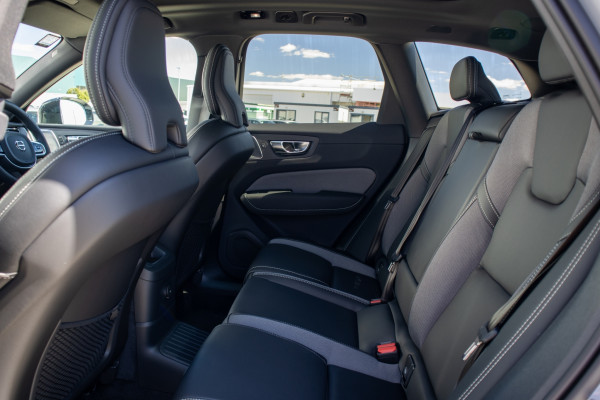 2025 Volvo XC60 UZ Ultra T8 Plug-In Hybrid SUV Image 5