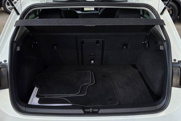 2023 Volkswagen Golf 8 110TSI Life Hatch Image 12