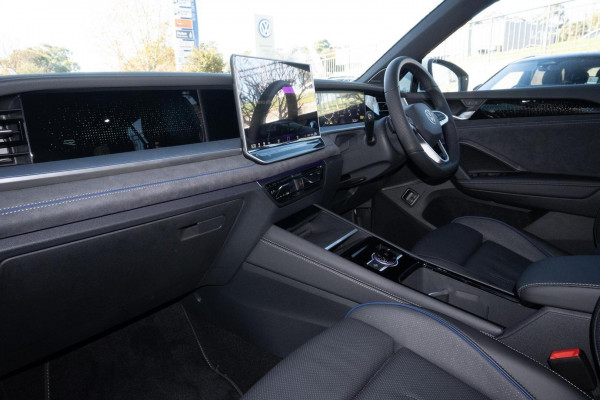 2026 Volkswagen Tayron R4 200TSI eHybrid R-Line SUV image 7